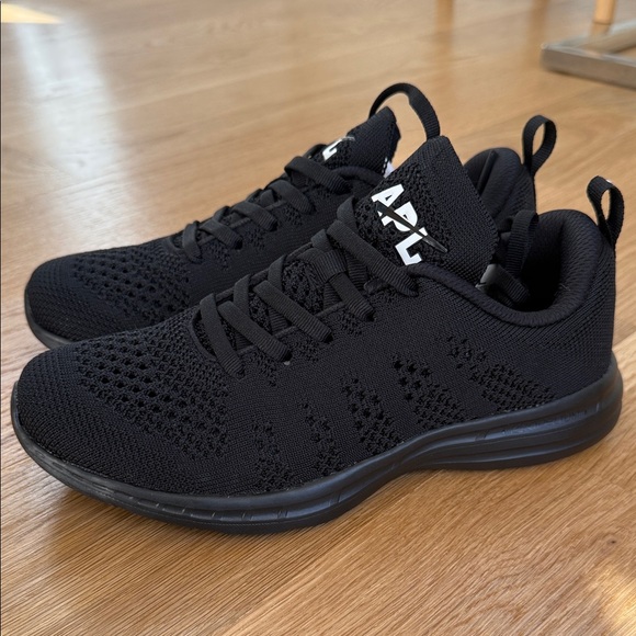 APL Women's Techloom Pro Black Knit Sneakers NWOT - Picture 4 of 9